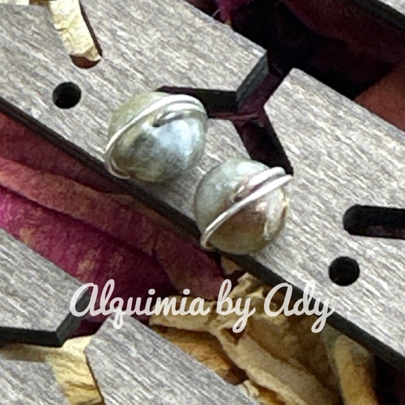 Labradorite wire wrapped silver statement dainty stud earrings earrings - Picture 1 of 3